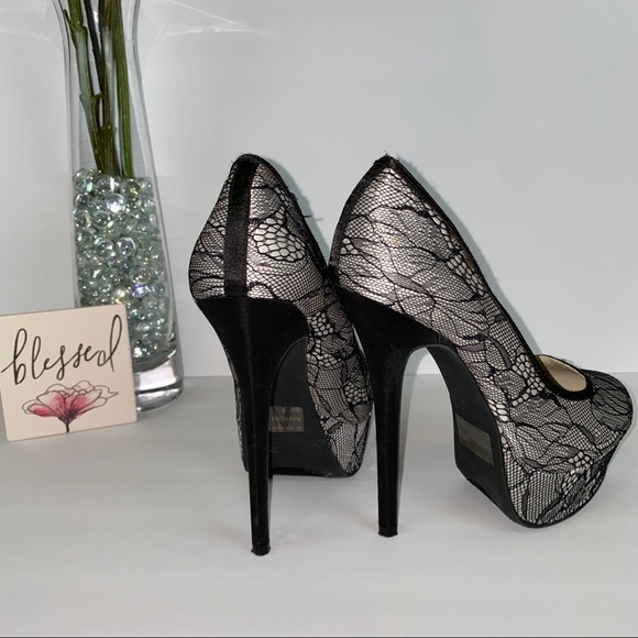 Rare WILD DIVA Lace black and white heels size 8 - Picture 2 of 4